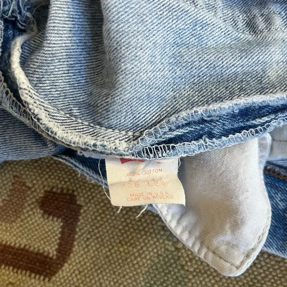 Vintage 90s 501 cutoff Levi’s shorts - Picture 3 of 4